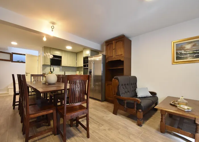 Apartment In Near Diocletian's Palace Split